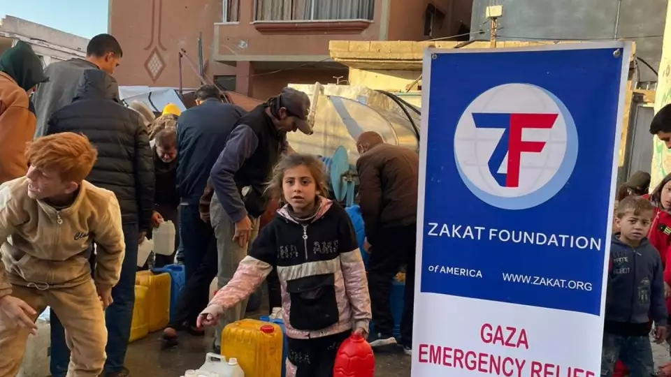 People in Gaza, Palestine line up to collect fresh, clean drinking water at our distribution site.