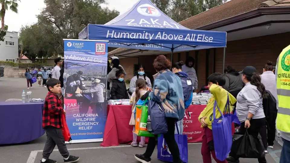 Our California team hands out food and water to families affected by the catastrophic fires across Los Angeles.