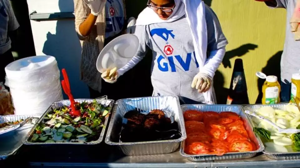 zf fasting for humanity event feeds chicagos homeless 650x400