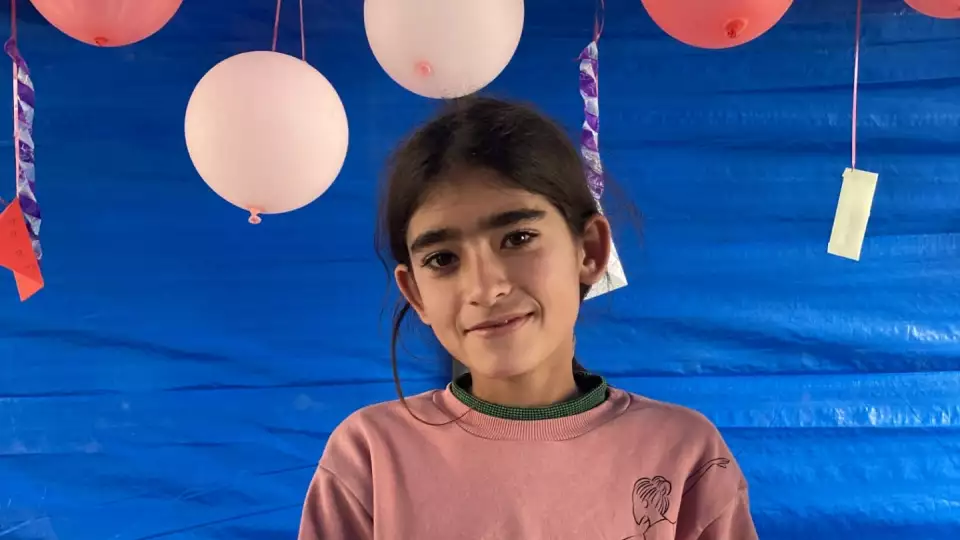 A young artist enjoys drawing at the tent village after the earthquake / احدى الفتيات تمارس موهبتها في الرسم في قرية الخيام