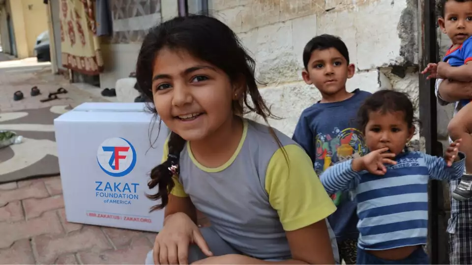 a family receives provisions for ramadan