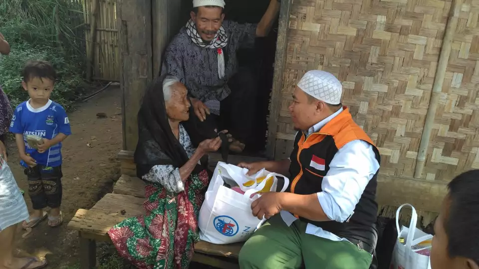 Ramadan food packages are a welcomed relief for families in Indonesia struggling for nourishing meals to break their fasts.